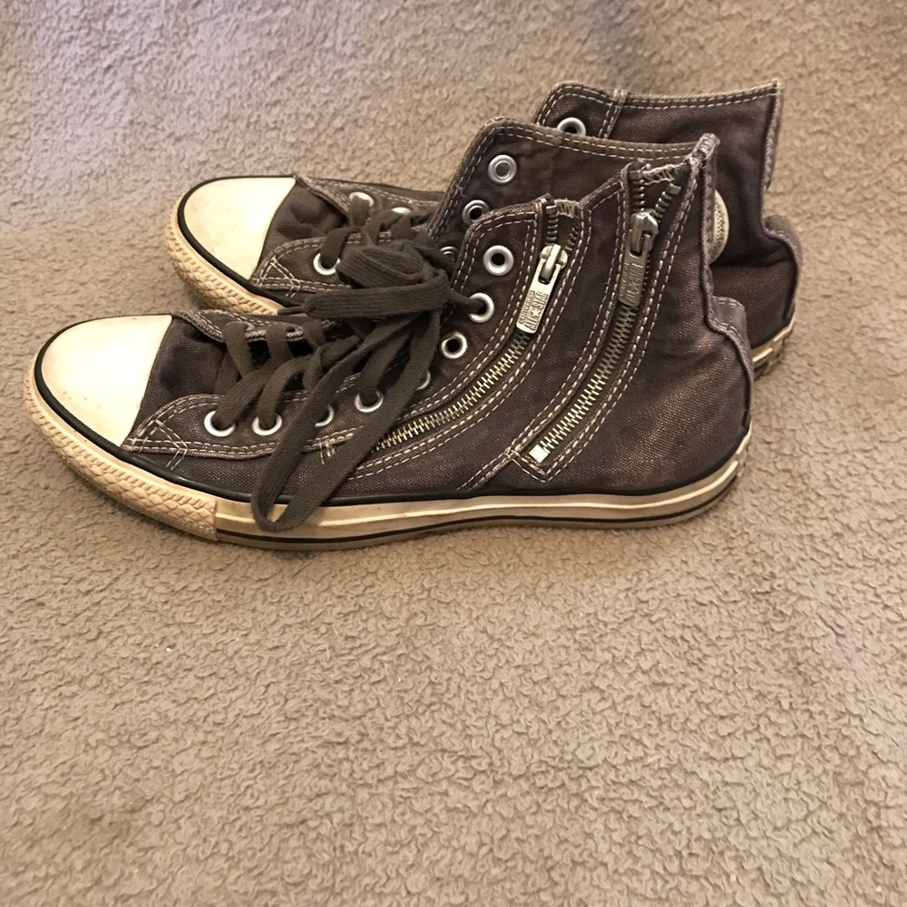 chuck taylor tennis shoes